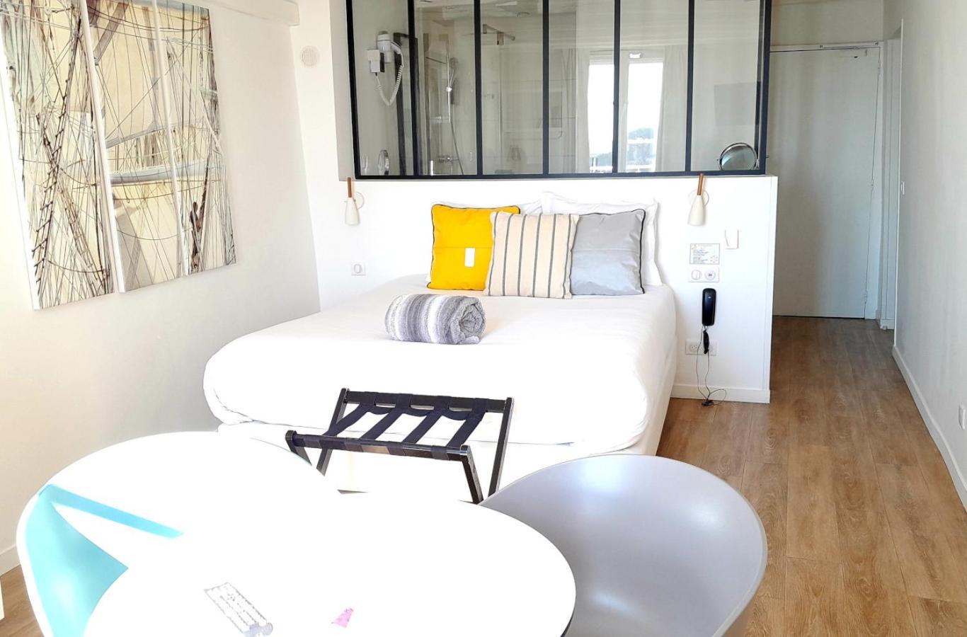 Hotel La Marine, Vieux Port La Rochelle  Eksteriør bilde