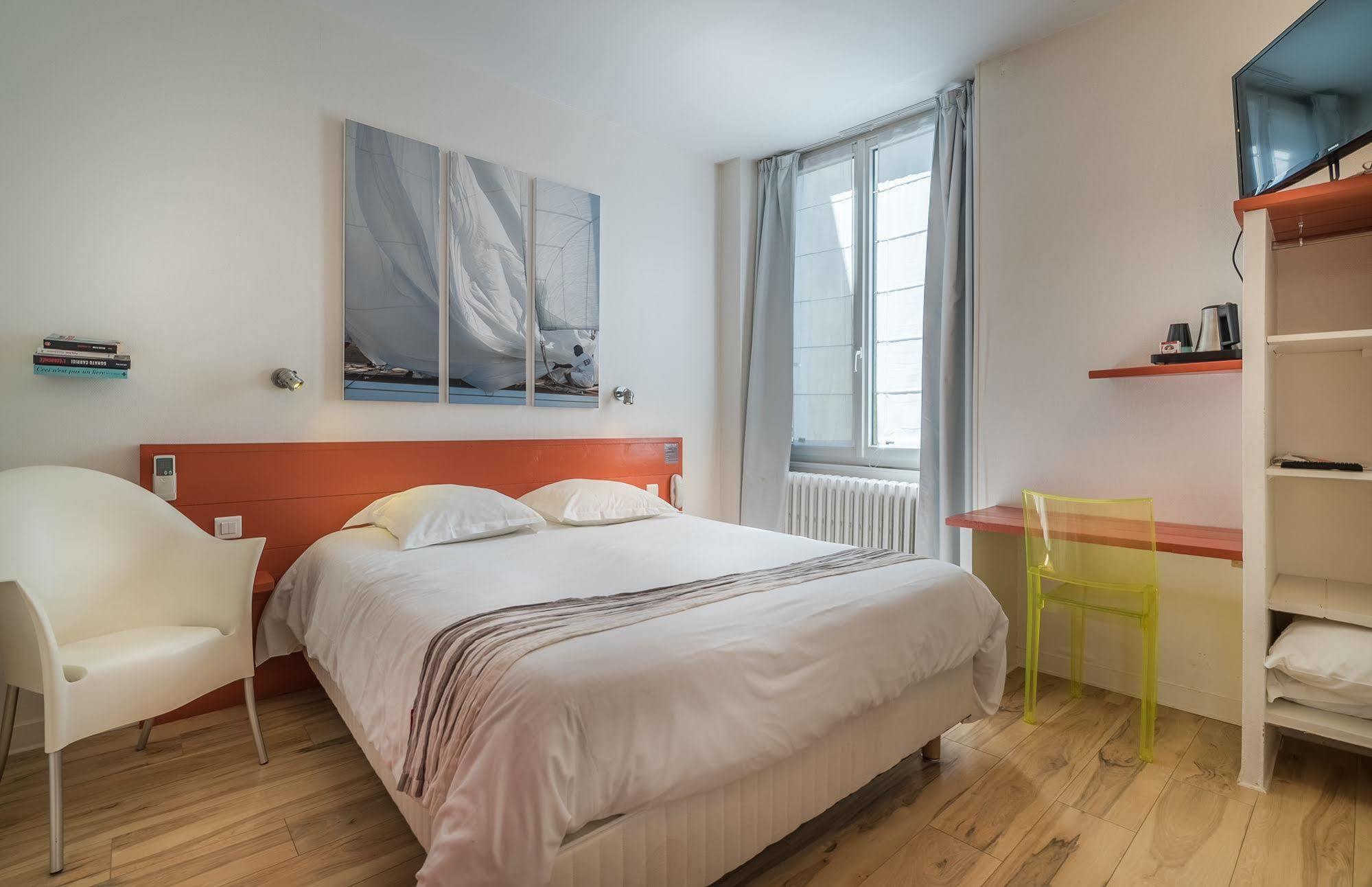 Hotel La Marine, Vieux Port La Rochelle  Eksteriør bilde